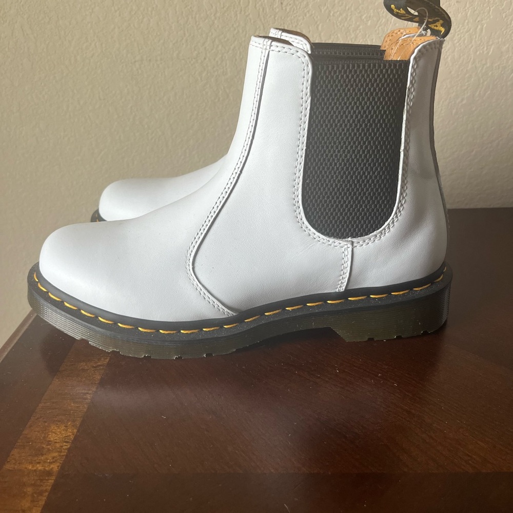 Dr. Martens 2976 white Chelsea boots size 9 new no box